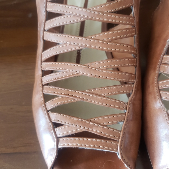 New Direction Relax Fit Sandals! - Picture 8 of 9